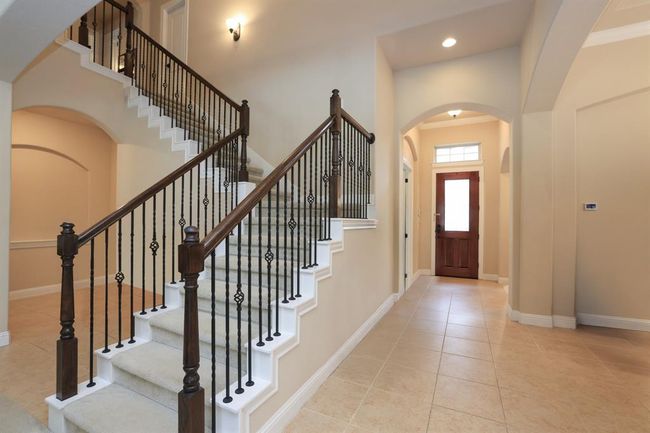 Tiled entry with back staircase | Image 9