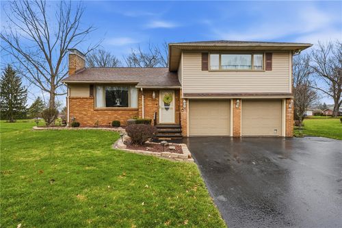 17 Bellaire Dr, New Castle, PA, 16105-1614 | Card Image