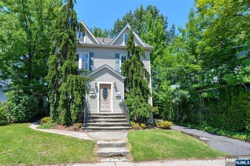 209 Merritt Ave, Bergenfield, NJ, 07621-1416 | Card Image