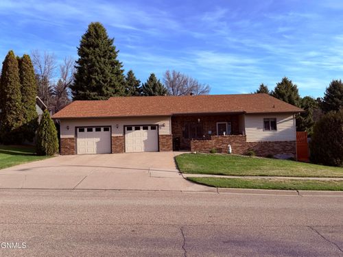 426 Juniper Dr, Bismarck, ND, 58503-0250 | Card Image