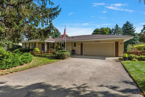 3910 Morningside Dr, Traverse City, MI, 49684-4414 | Card Image