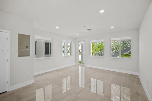 apt-110-10270 Nw 66th St, Doral, FL, 33178-4676 | Card Image