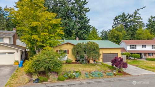 869 Sw Fairhaven Dr, Oak Harbor, WA, 98277-4535 | Card Image