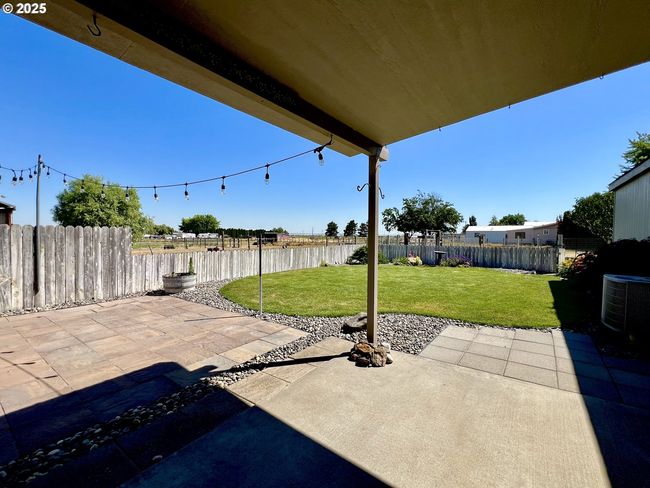 32415 E Loop Rd, House other with 3 bedrooms, 2 bathrooms and null parking in Hermiston OR | Image 4