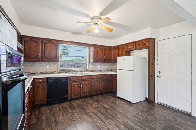 338 S Stewart Ave, Home with 6 bedrooms, 4 bathrooms and 4 parking in Lancaster TX | Image 13