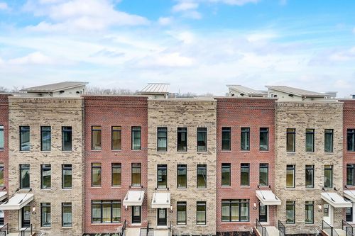 516 Riverfront Ln, Columbus, OH, 43201-4555 | Card Image