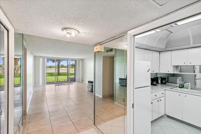 APT-102 - 3080 N Course Dr, Condo with 2 bedrooms, 2 bathrooms and null parking in Pompano Beach FL | Image 4