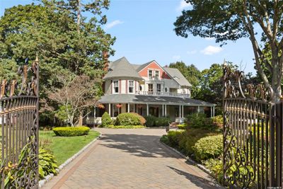 661 Middle Road, House other with 6 bedrooms, 3 bathrooms and null parking in Bayport NY | Image 3