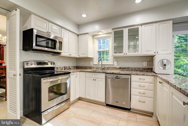 5901 Boothe Dr, House other with 4 bedrooms, 4 bathrooms and null parking in BURKE VA | Image 4