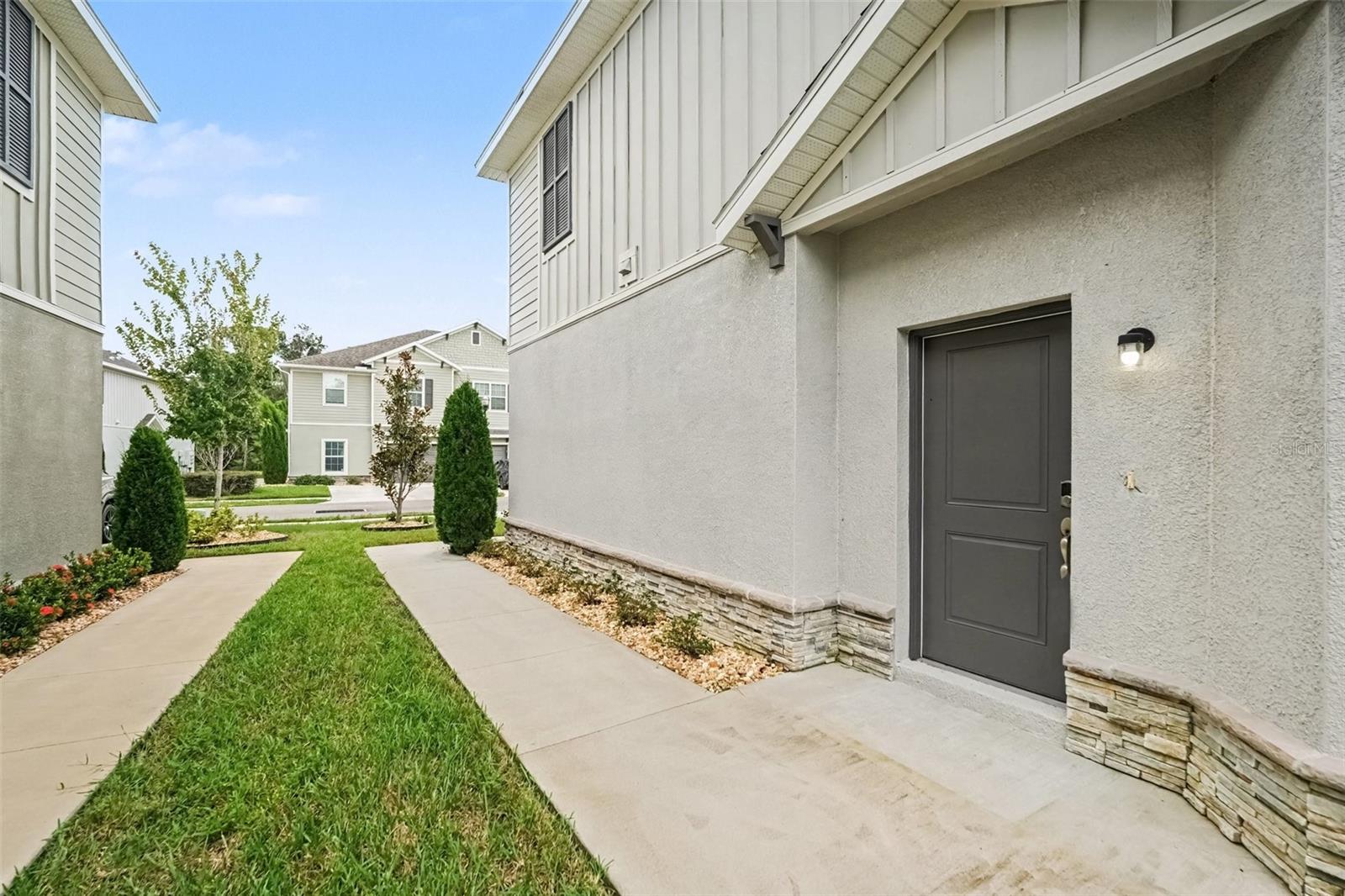 Residential Lease in RIVERVIEW 3