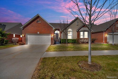 30229 Viewcrest Dr, Novi, MI, 48377-2345 | Card Image