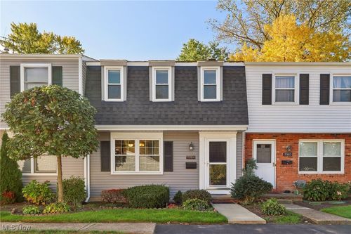 7384 Avon Dr, Mentor, OH, 44060-5208 | Card Image