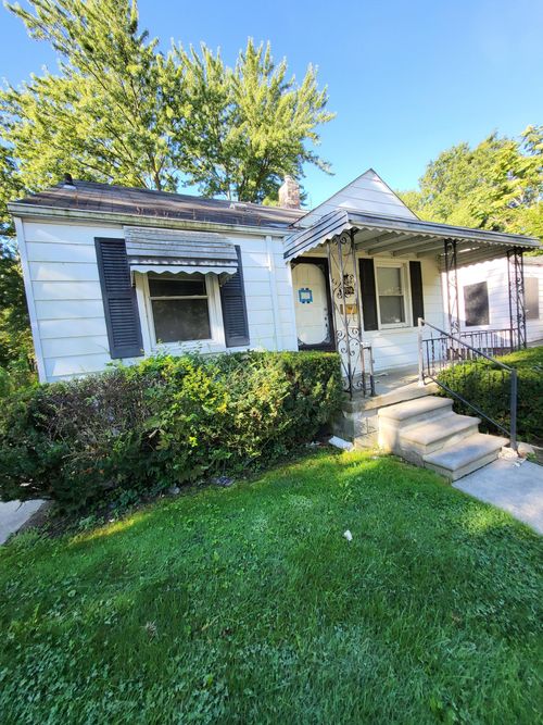 19716 Kenosha St, Harper Woods, MI, 48225-2242 | Card Image