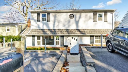 27 Potter Ln, Halesite, NY, 11743-2142 | Card Image
