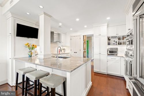 s700-8101 Connecticut Ave, CHEVY CHASE, MD, 20815-2845 | Card Image