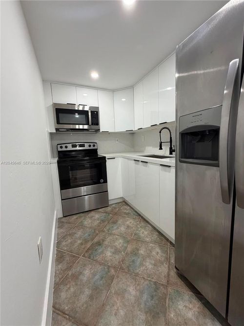 608-16-4801 Nw 7th St, Miami, FL, 33126-2167 | Card Image