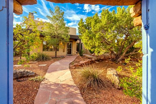 7 W Azulejo Ct, Santa Fe, NM, 87508-5908 | Card Image