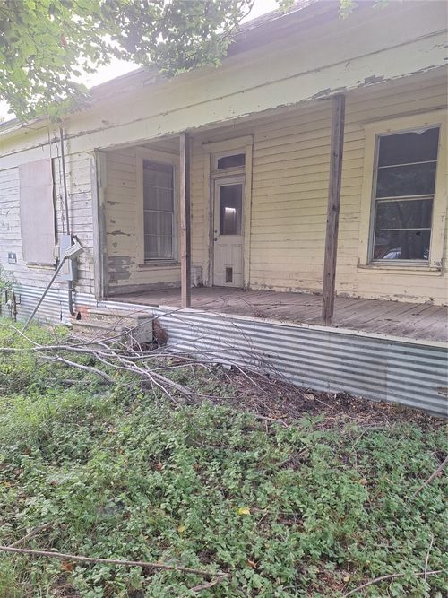 601 S Narcissus, Kosse, TX, 76653-3870 | Card Image