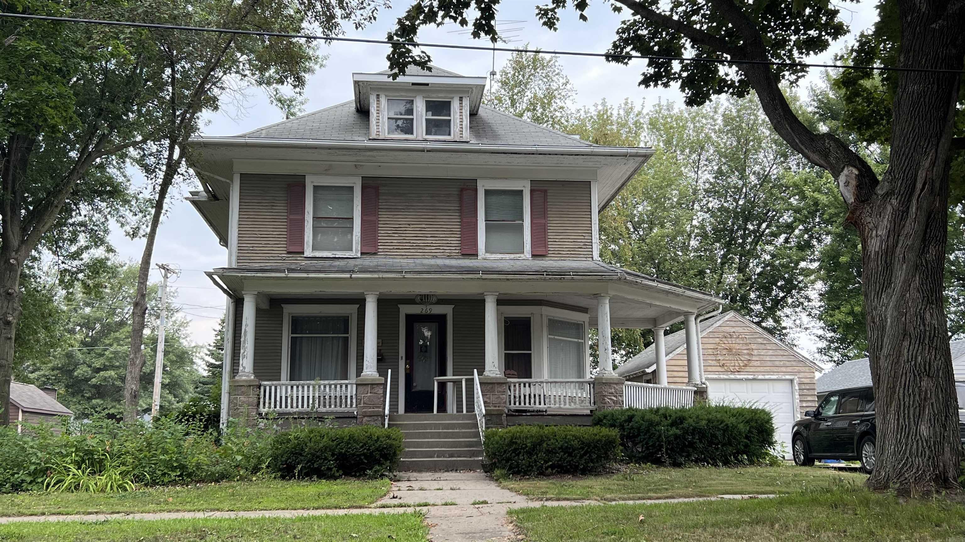 Chestnut Ave, New Hampton, IA 50659