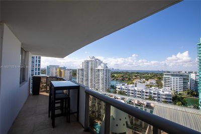 1728 - 6039 Collins Ave, Condo with 2 bedrooms, 2 bathrooms and null parking in Miami Beach FL | Image 2