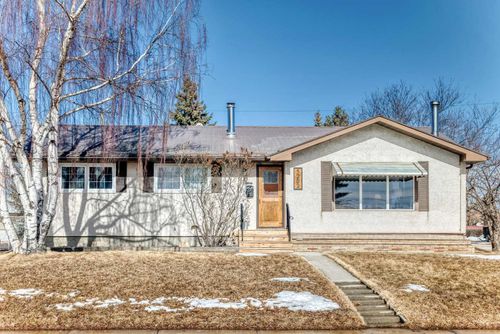 5202 44 Street, Olds, AB, T4H1A6 | Card Image