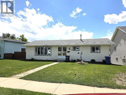 5039 56 St, Innisfail, AB, T4G1R3 | Card Image