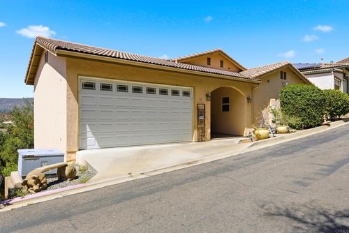 17-15615 Vista Vicente Dr, Ramona, CA, 92065-4373 | Card Image