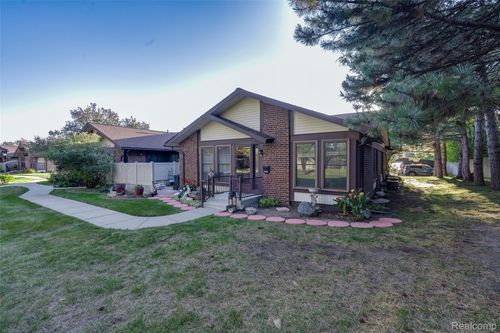 40554 Newport Dr, Plymouth, MI, 48170-4744 | Card Image