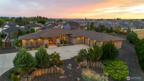 6375 Road 1.8 Ne, Moses Lake, WA, 98837-8410 | Card Image
