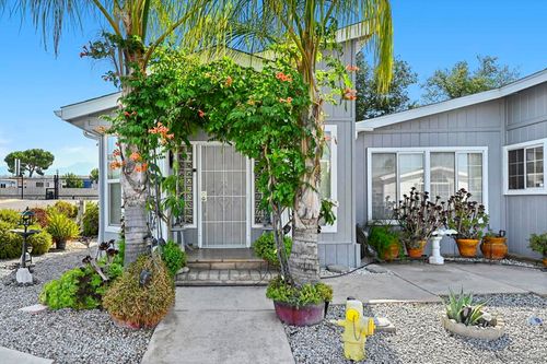 1410 Martinique Dr, Hemet, CA, 92543-2014 | Card Image