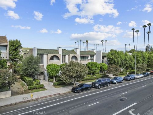 a-5325 White Oak Ave, Encino, CA, 91316-3830 | Card Image
