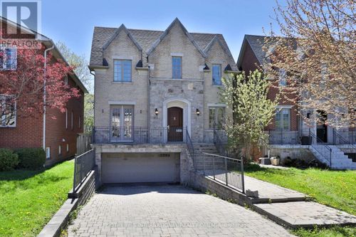 81 Stormont Ave, North York, ON, M5N2C3 | Card Image