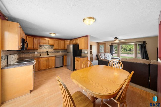 2013 E Sylvan Cir, House other with 4 bedrooms, 2 bathrooms and null parking in Brandon SD | Image 4
