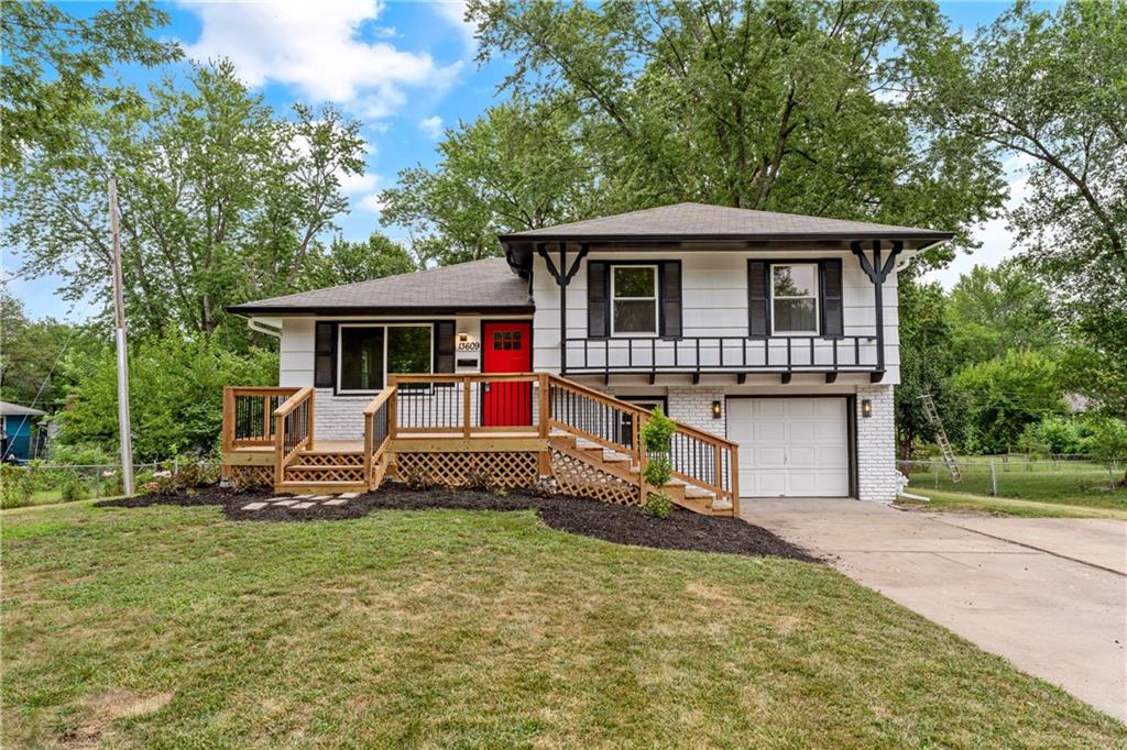Winchester Ave, Grandview, MO 64030