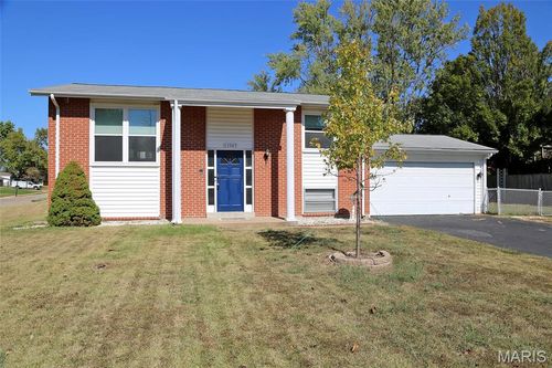 11947 Glenmar Dr, Maryland Heights, MO, 63043-1608 | Card Image