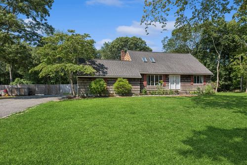 65 Fox Run Ln, Riverhead, NY, 11901-2354 | Card Image