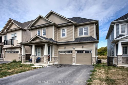 66 Oakmont Dr, Bath, ON, K0H1G0 | Card Image