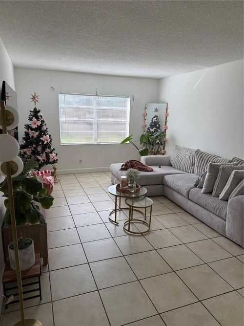 4745-4745 Nw 9th Dr, Plantation, FL, 33317-1472 | Card Image