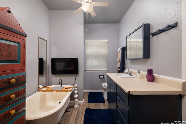 1060 Forest View Dr, House other with 1 bedrooms, 1 bathrooms and null parking in Blanco TX | Image 13