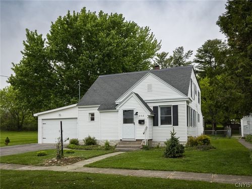 332 Butterfield Ave, Watertown, NY, 13601-4545 | Card Image