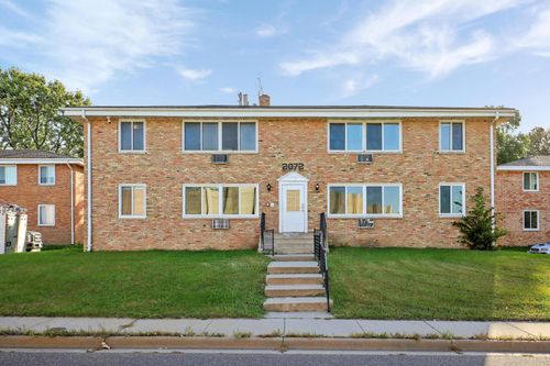 2072 Mississippi St, Maplewood, MN, 55117-2077 | Card Image