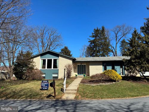 1989 Forest Ln, Allentown, PA, 18103-9651 | Card Image
