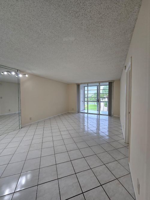 326-3141 Nw 47th Ter, Lauderdale Lakes, FL, 33319-6631 | Card Image