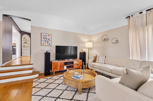 Sunken LR, Barrel Ceiling, Rope Trim | Image 16