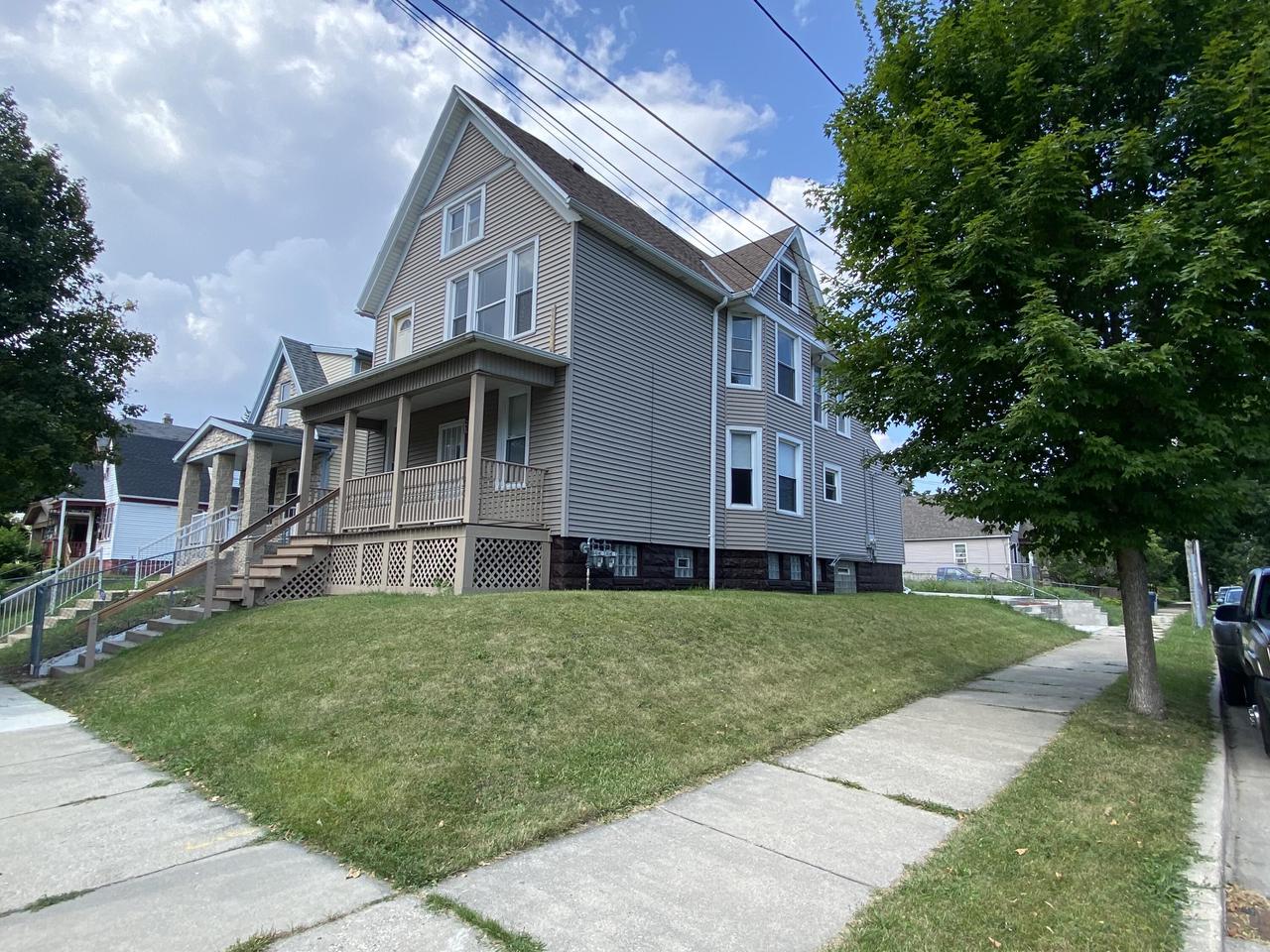Vine St, Milwaukee, WI 53205