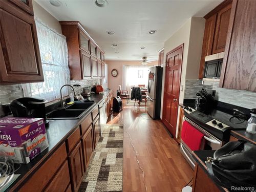 3829 W Auburn Rd, Rochester Hills, MI, 48309-3138 | Card Image