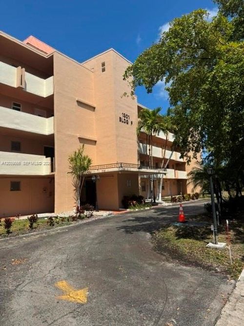 f403-1301 Ne 191st St, Miami, FL, 33179-4065 | Card Image