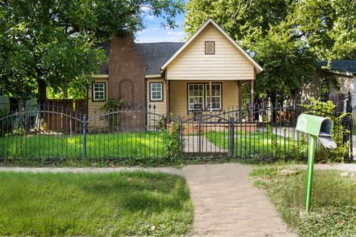 2825 Avenue I, Fort Worth, TX, 76105-3038 | Card Image