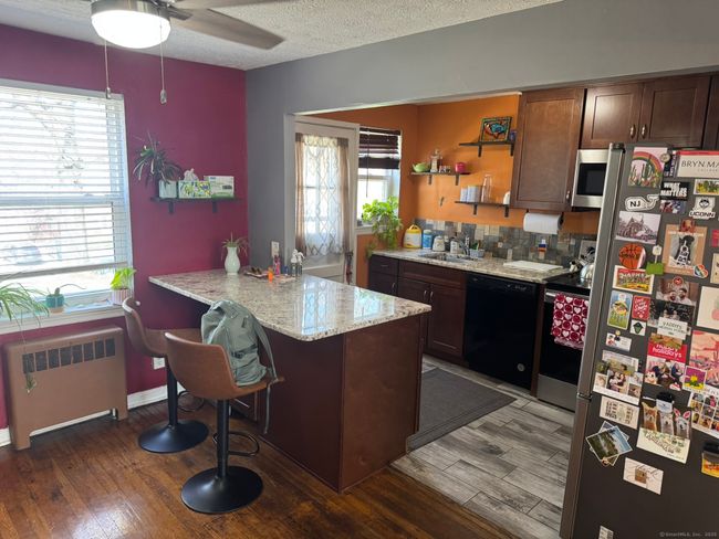 51 - 51 Arnold Way, Condo with 2 bedrooms, 1 bathrooms and 1 parking in West Hartford CT | Image 4