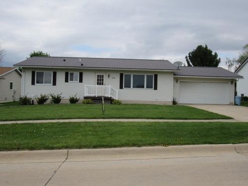 1608 Breca Ridge Dr, Anamosa, IA, 52205-2105 | Card Image